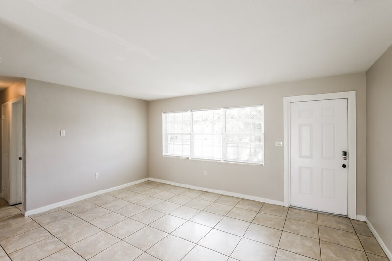 3,015/Mo, 2811 NW 211th Street Miami Gardens, FL 33056 Living Room View 3