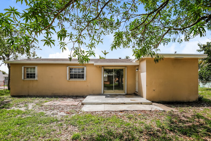 3,015/Mo, 2811 NW 211th Street Miami Gardens, FL 33056 Rear View