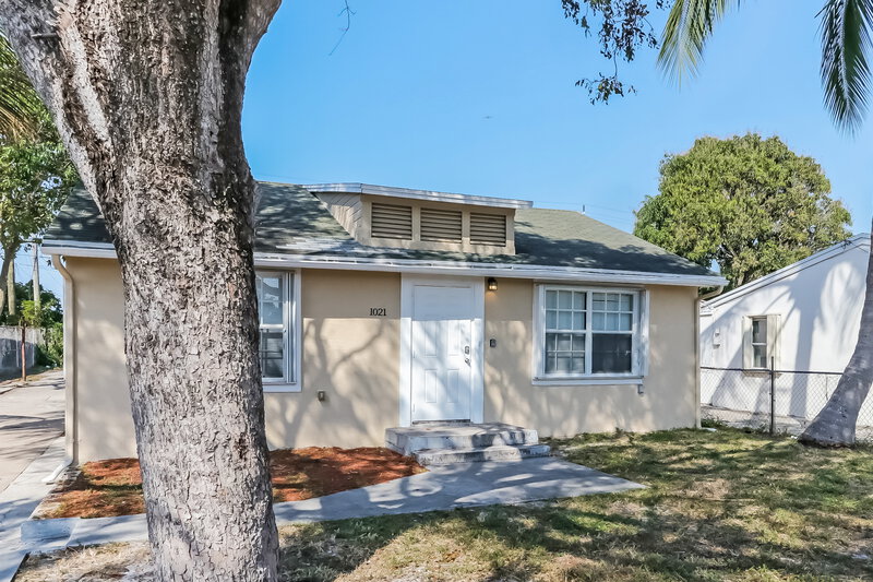 2,450/Mo, 1021 South L Street Lake Worth Beach, FL 33460 Misc View 2