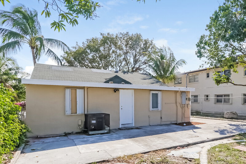 2,450/Mo, 1021 South L Street Lake Worth Beach, FL 33460 Misc View 13