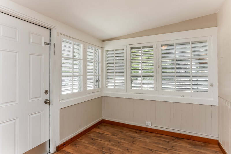 2,075/Mo, 224 S L Street Lake Worth Beach, FL 33460 Foyer View