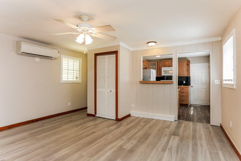 2,075/Mo, 224 S L Street Lake Worth Beach, FL 33460 Living Room View 2