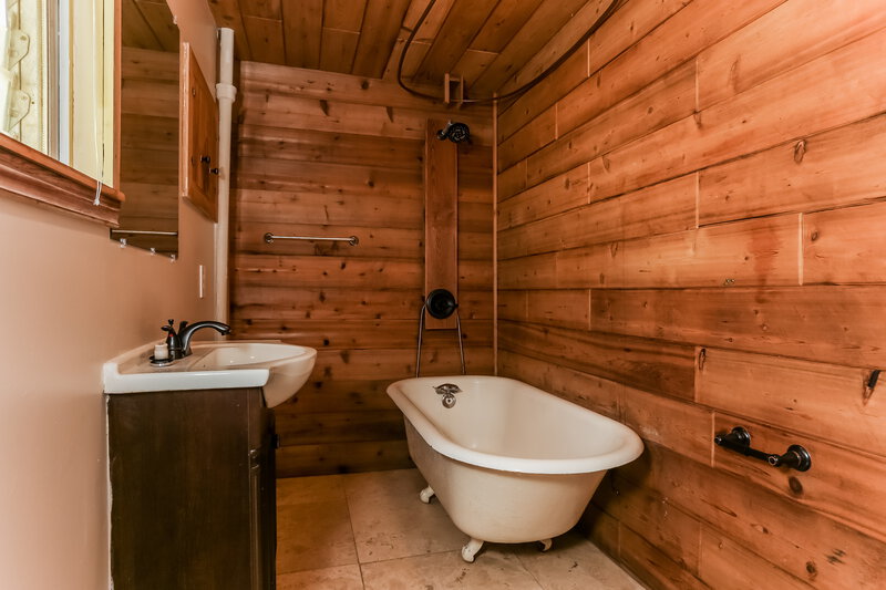 2,075/Mo, 224 S L Street Lake Worth Beach, FL 33460 Bathroom View