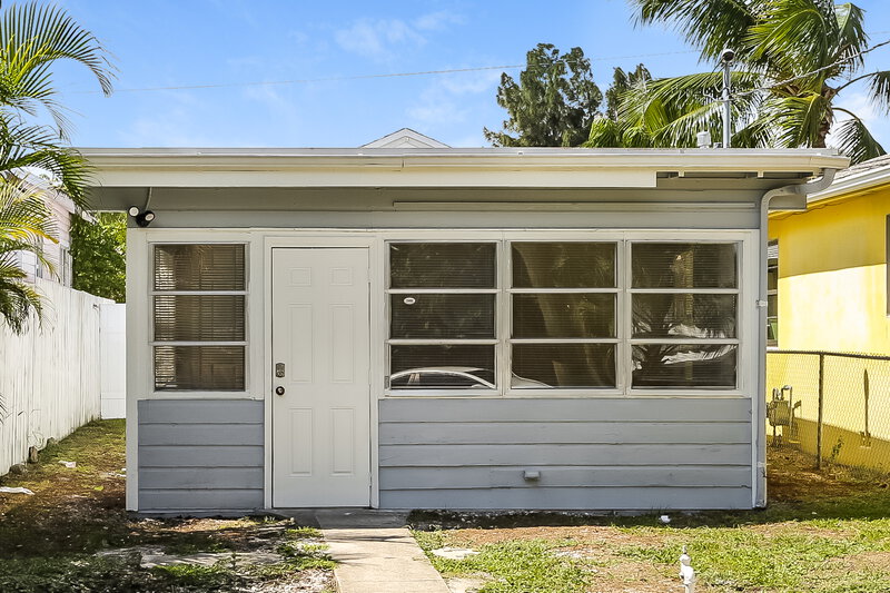 2,075/Mo, 224 S L Street Lake Worth Beach, FL 33460 Rear View