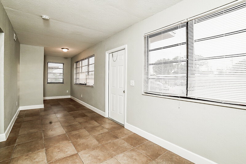 3,165/Mo, 16401 NW 21 Avenue Miami Gardens, FL 33054 Foyer View