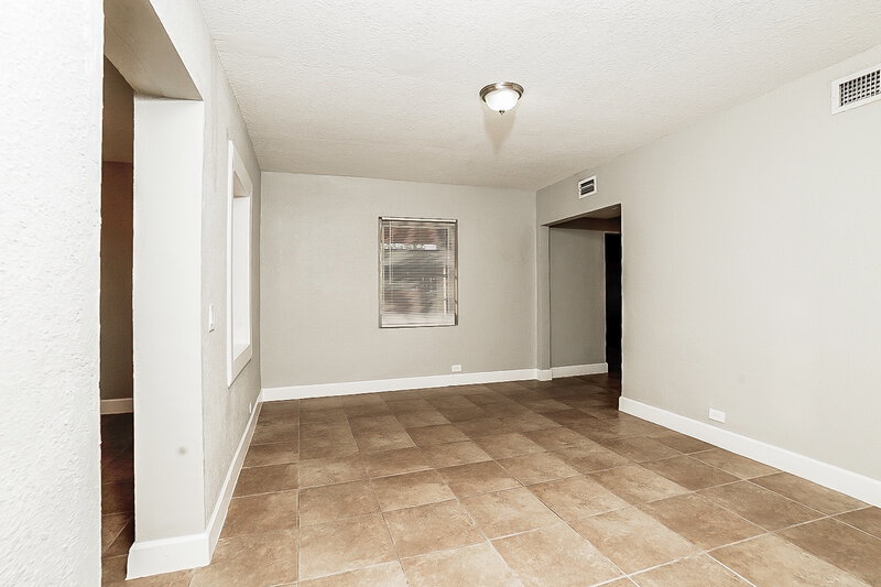 3,165/Mo, 16401 NW 21 Avenue Miami Gardens, FL 33054 Living Room View 2