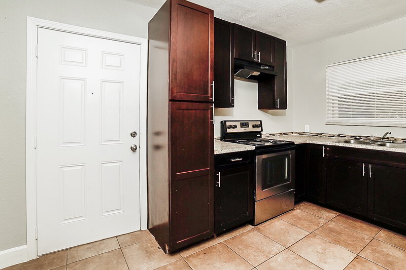 3,165/Mo, 16401 NW 21 Avenue Miami Gardens, FL 33054 Kitchen View 2