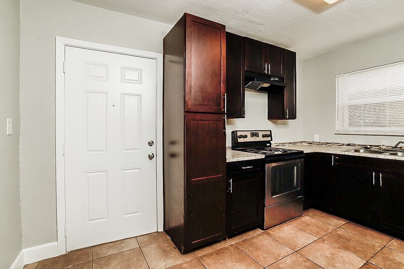 3,165/Mo, 16401 NW 21 Avenue Miami Gardens, FL 33054 Kitchen View 3