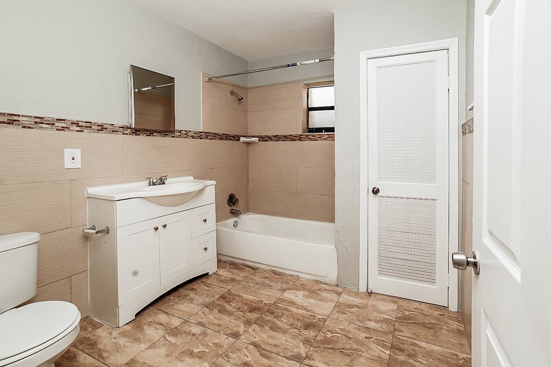 3,165/Mo, 16401 NW 21 Avenue Miami Gardens, FL 33054 Master Bathroom View