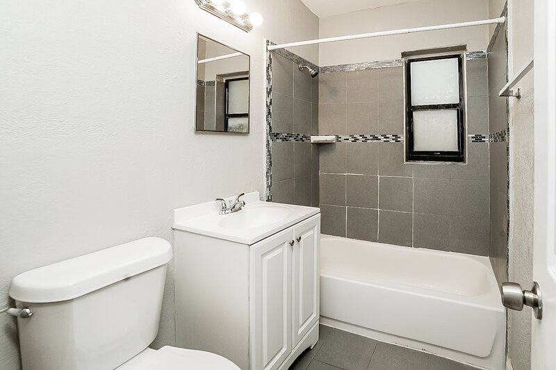 3,165/Mo, 16401 NW 21 Avenue Miami Gardens, FL 33054 Bathroom View