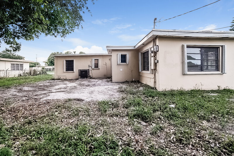 3,165/Mo, 16401 NW 21 Avenue Miami Gardens, FL 33054 Rear View