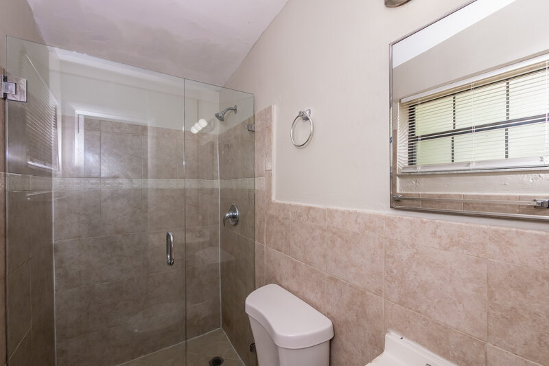 2,765/Mo, 3880 Jackson Boulevard Fort Lauderdale, FL 33312 Main Bathroom View