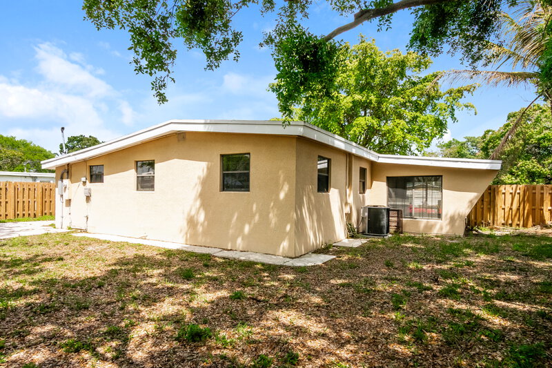 2,765/Mo, 3880 Jackson Boulevard Fort Lauderdale, FL 33312 Rear View