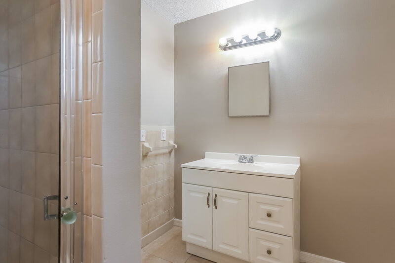 1,980/Mo, 1983 SE Floresta Drive Port Saint Lucie, FL 34983 Main Bathroom View