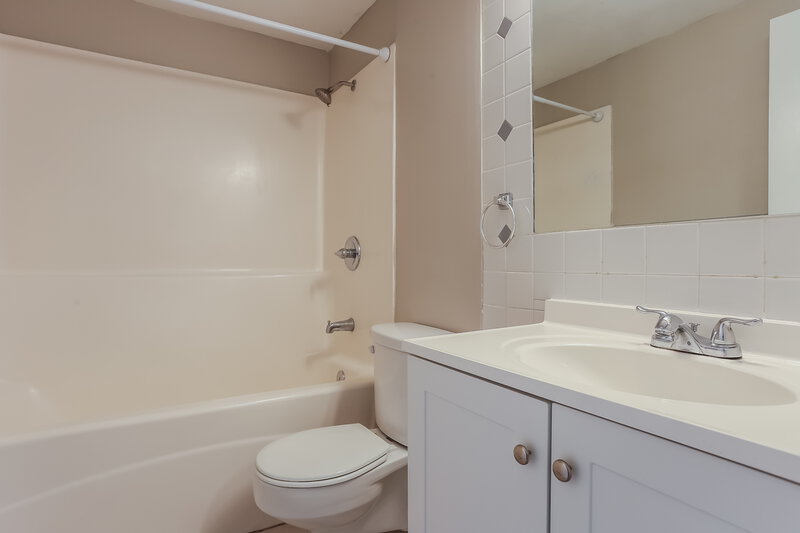 1,980/Mo, 1983 SE Floresta Drive Port Saint Lucie, FL 34983 Bathroom View