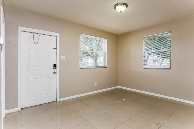 1,870/Mo, 2323 NW 12th Court Fort Lauderdale, FL 33311 Misc View 2