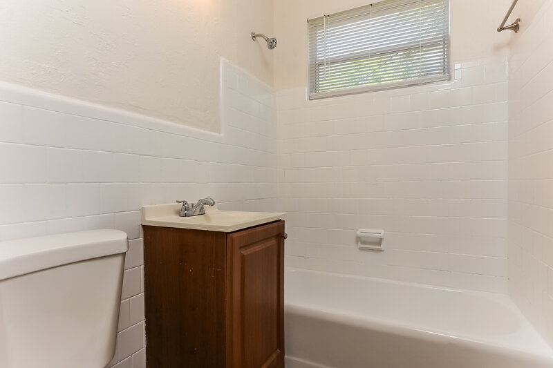 1,870/Mo, 2323 NW 12th Court Fort Lauderdale, FL 33311 Misc View 8