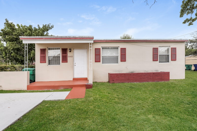 1,805/Mo, 12425 W Randall Park Drive Miami, FL 33167 External View