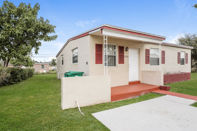 1,805/Mo, 12425 W Randall Park Drive Miami, FL 33167 Front View