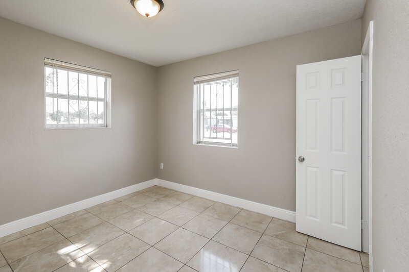 1,805/Mo, 12425 W Randall Park Drive Miami, FL 33167 Living Room View