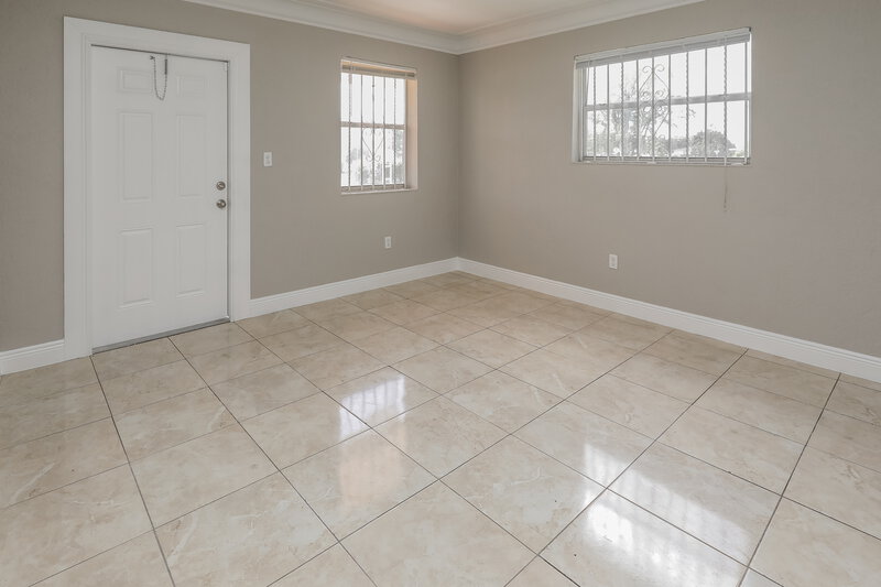 1,805/Mo, 12425 W Randall Park Drive Miami, FL 33167 Living Room View 3