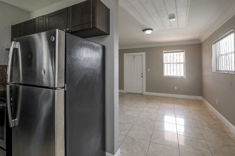 1,805/Mo, 12425 W Randall Park Drive Miami, FL 33167 Kitchen View