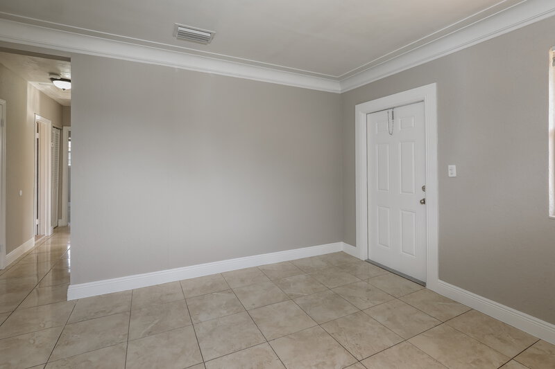 1,805/Mo, 12425 W Randall Park Drive Miami, FL 33167 Bedroom View 2