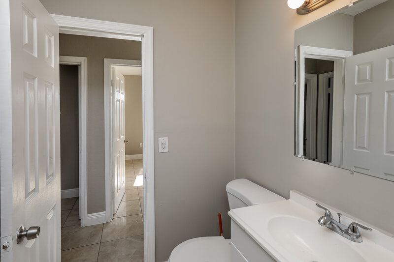 1,805/Mo, 12425 W Randall Park Drive Miami, FL 33167 Bathroom View