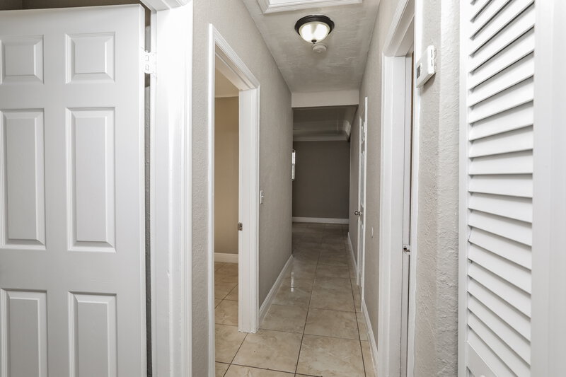 1,805/Mo, 12425 W Randall Park Drive Miami, FL 33167 Hallway View