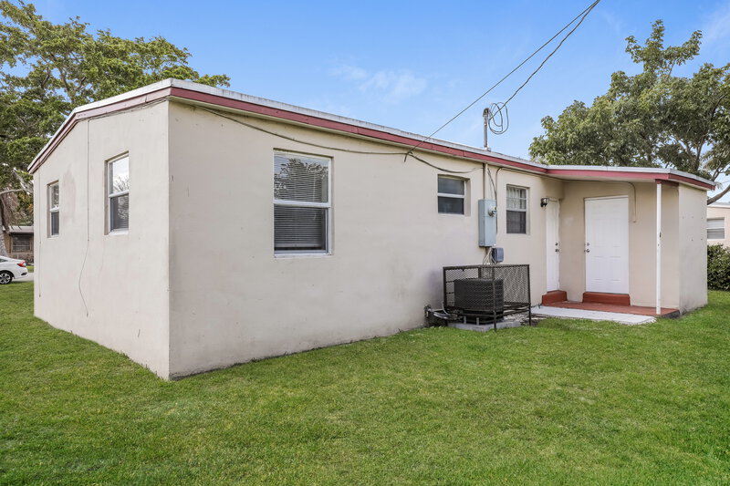 1,805/Mo, 12425 W Randall Park Drive Miami, FL 33167 Rear View