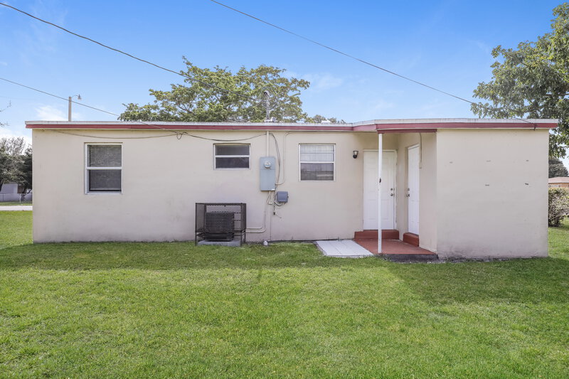 1,805/Mo, 12425 W Randall Park Drive Miami, FL 33167 Rear View 2