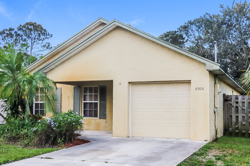 2,720/Mo, 6906 Mitchell Street Jupiter, FL 33458 Front View 2