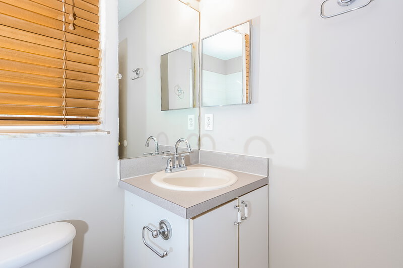 2,720/Mo, 6906 Mitchell Street Jupiter, FL 33458 Main Bathroom View