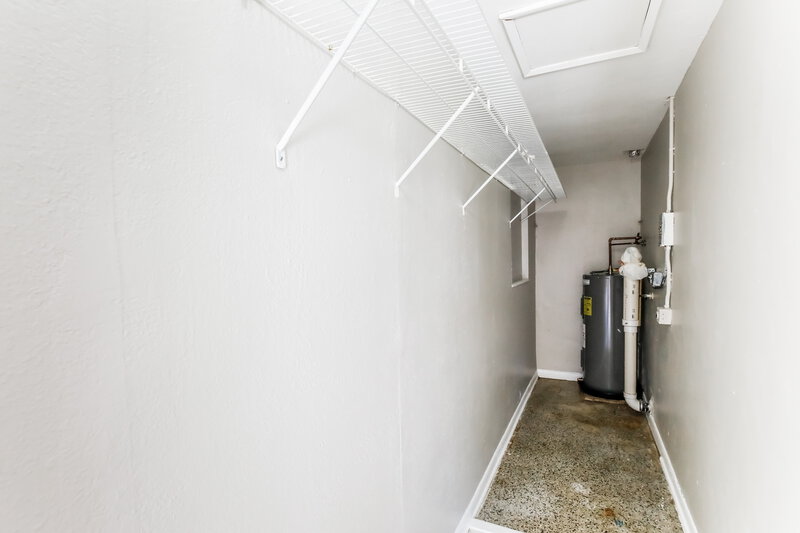 2,365/Mo, 2750 SW 2nd Court Fort Lauderdale, FL 33312 Walk In Closet View