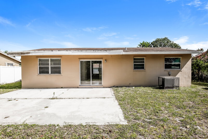 2,365/Mo, 2750 SW 2nd Court Fort Lauderdale, FL 33312 Rear View