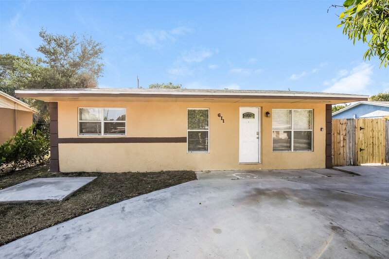 2,515/Mo, 611 NW 2nd Ave Deerfield Beach, FL 33441 External View