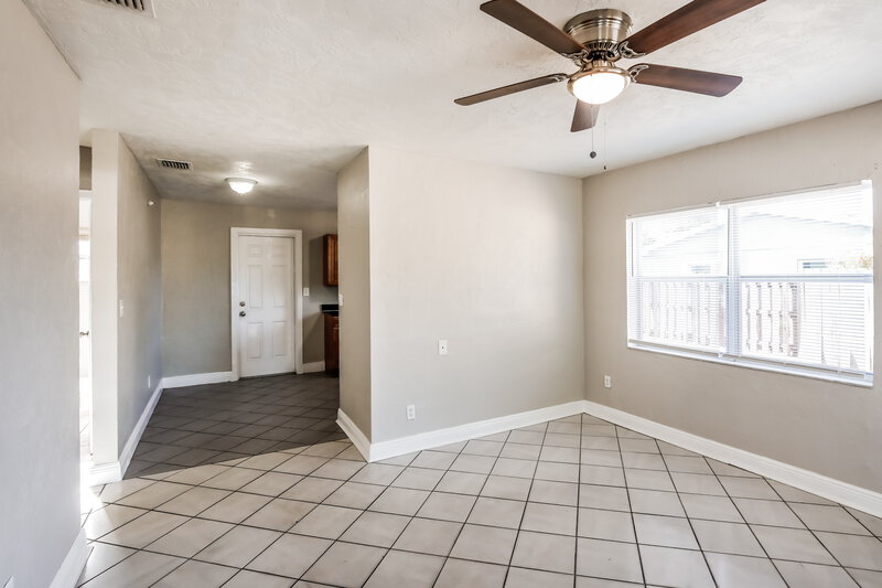 2,515/Mo, 611 NW 2nd Ave Deerfield Beach, FL 33441 Living Room View