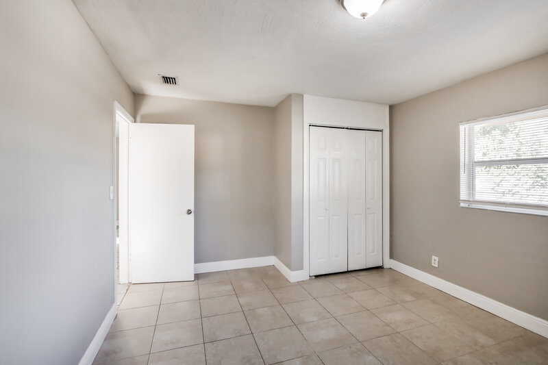 2,515/Mo, 611 NW 2nd Ave Deerfield Beach, FL 33441 Bedroom View