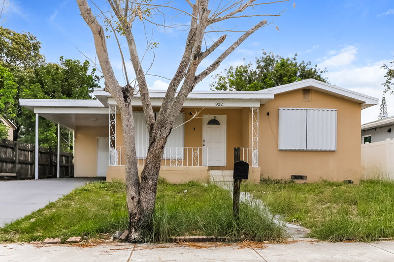 2,600/Mo, 922 North E Street Lake Worth Beach, FL 33460 External View