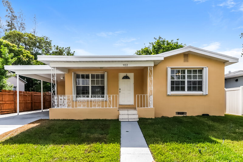 2,355/Mo, 922 North E Street Lake Worth Beach, FL 33460 External View