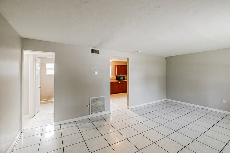 2,915/Mo, 2418 Sw 6Th Ct Fort Lauderdale, FL 33312 Living Room View 2