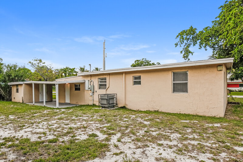 2,915/Mo, 2418 Sw 6Th Ct Fort Lauderdale, FL 33312 Rear View