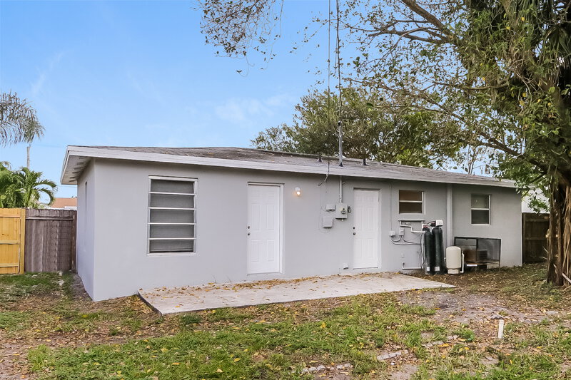 1,760/Mo, 3568 Betty Ann Court Palm Beach Gardens, FL 33403 Rear View