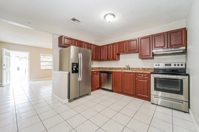 3,095/Mo, 1025 NW 4th Ave Fort Lauderdale, FL 33311 Kitchen View