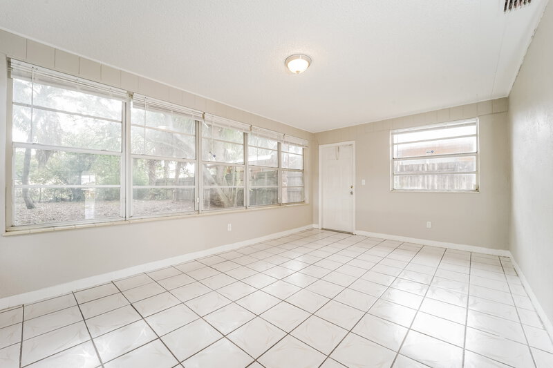3,095/Mo, 1025 NW 4th Ave Fort Lauderdale, FL 33311 Sunroom View