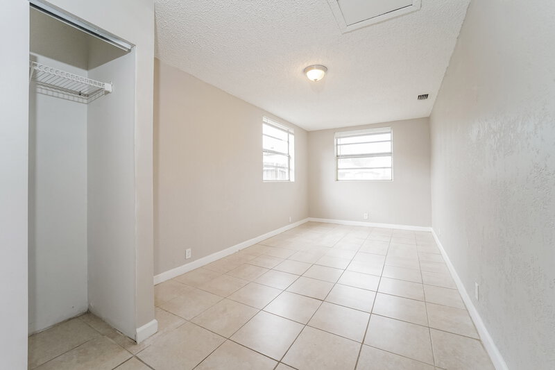 3,095/Mo, 1025 NW 4th Ave Fort Lauderdale, FL 33311 Bedroom View 3