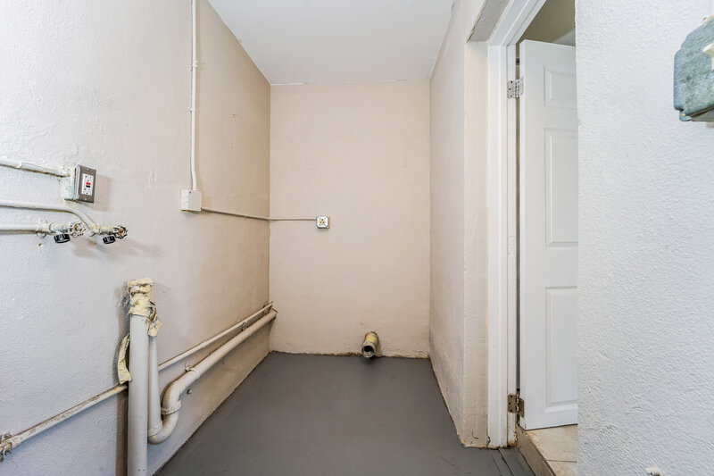 3,095/Mo, 1025 NW 4th Ave Fort Lauderdale, FL 33311 Laundry Room View