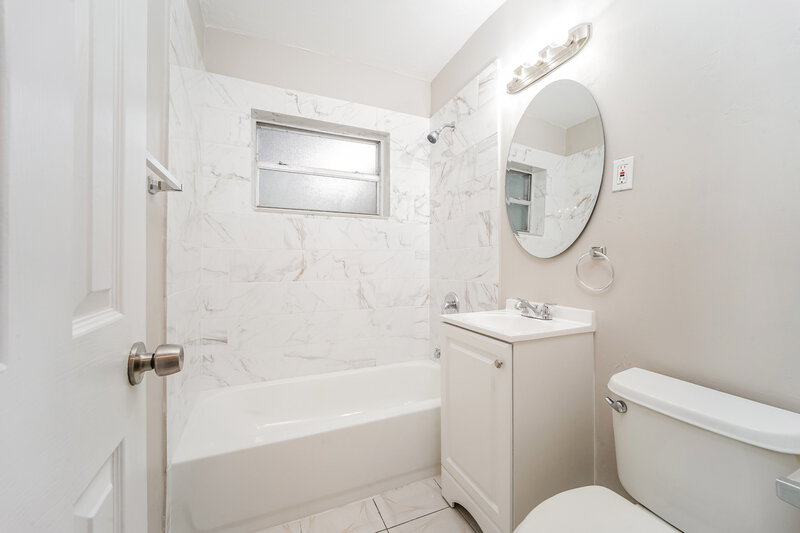 3,095/Mo, 1025 NW 4th Ave Fort Lauderdale, FL 33311 Bathroom View