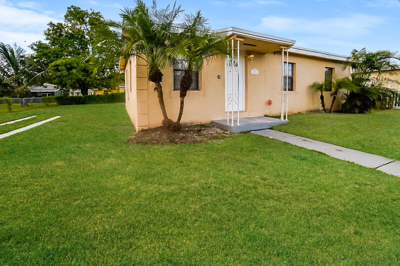 2,580/Mo, 2821 NW 151st Terrace Miami Gardens, FL 33054 Front View