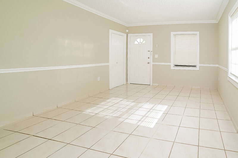 2,580/Mo, 2821 NW 151st Terrace Miami Gardens, FL 33054 Living Room View